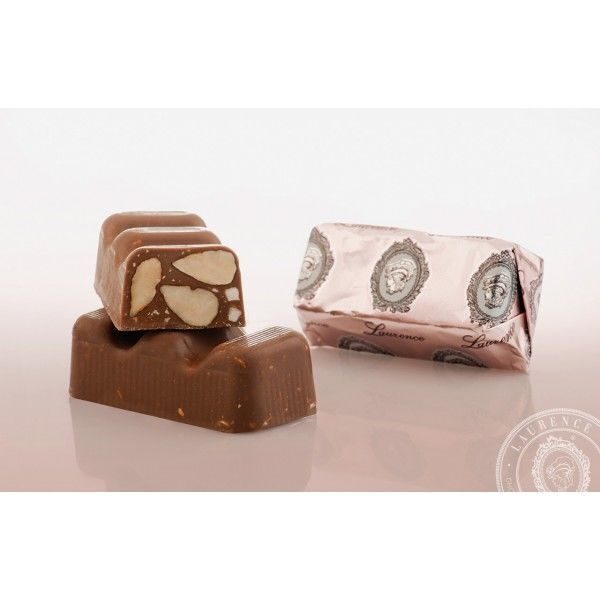 Конфета  Монако ,  миндаль  и   нуга  в  молочном  шоколаде       LAURENCE      фольга   1 шт.  ( 35 - 40 г )